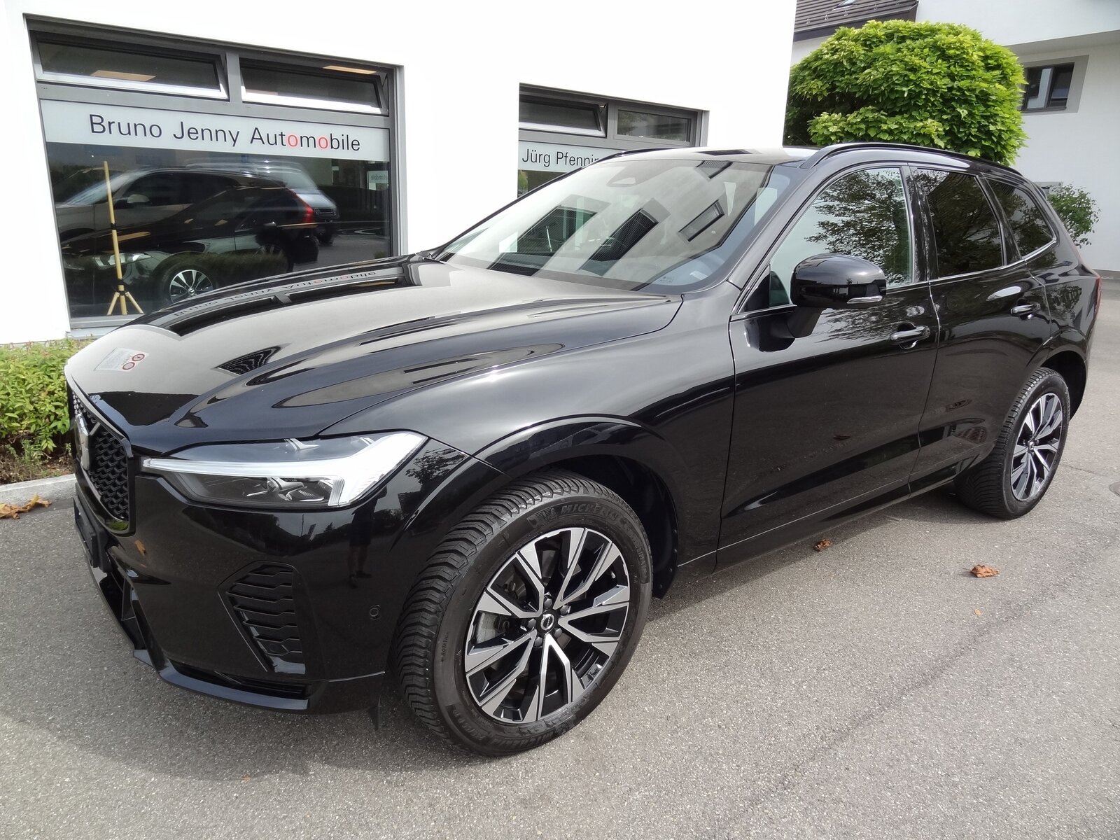VOLVO XC60 B5 Benzin Mild Hybrid AWD Plus Dark Geartronic
