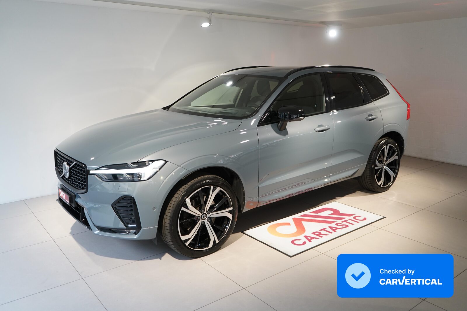 VOLVO XC60 2.0 B5 MH Ultimate Dark AWD