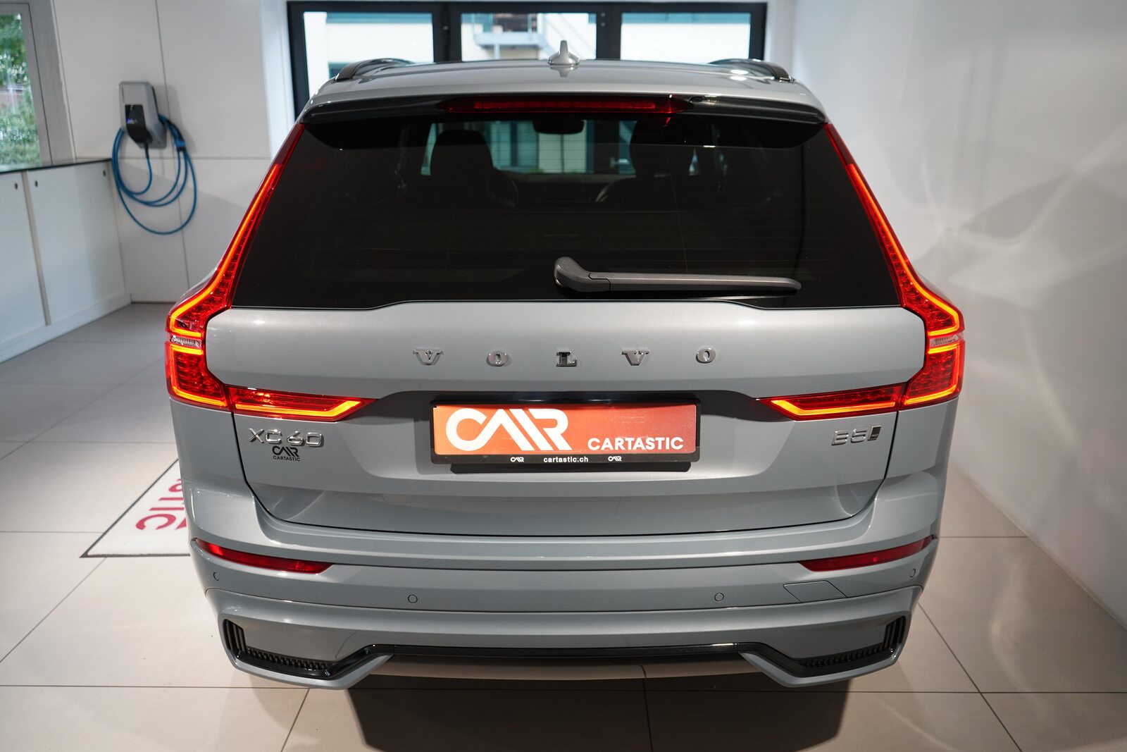 VOLVO XC60 2.0 B5 MH Ultimate Dark AWD, Hybride Léger Diesel/Électricité, Occasion / Utilisé, Automatique - 4