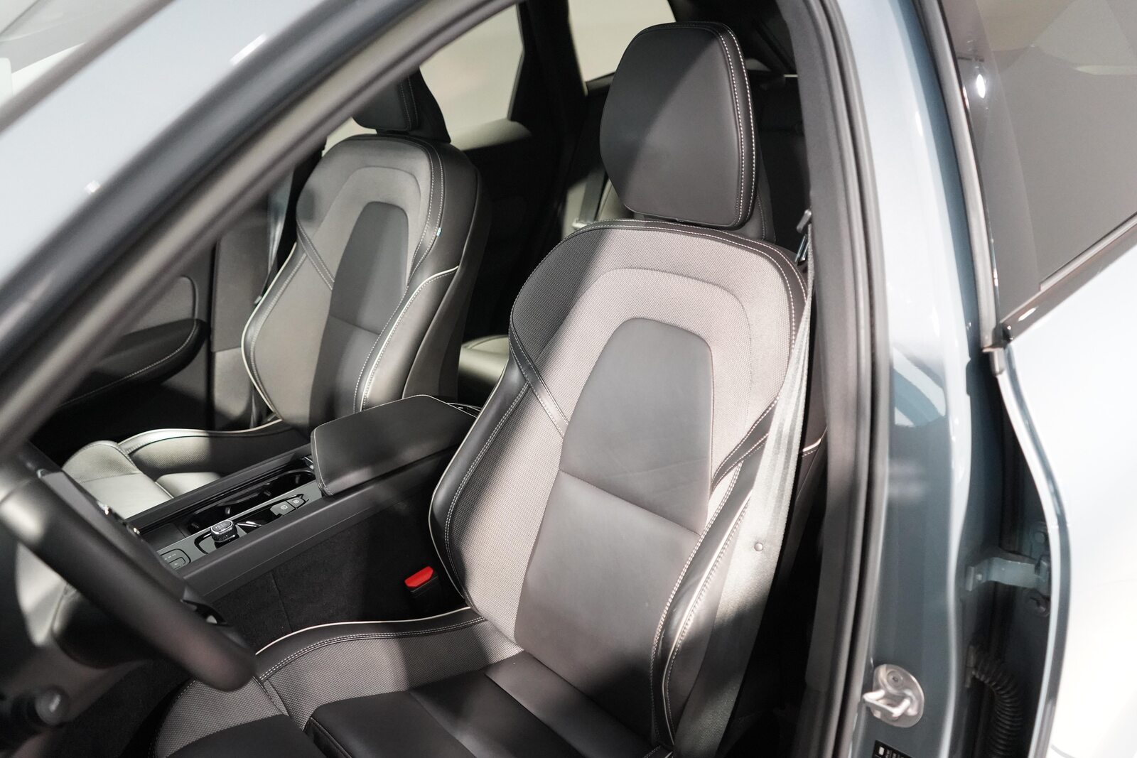 VOLVO XC60 2.0 B5 MH Ultimate Dark AWD, Hybride Léger Diesel/Électricité, Occasion / Utilisé, Automatique - 6