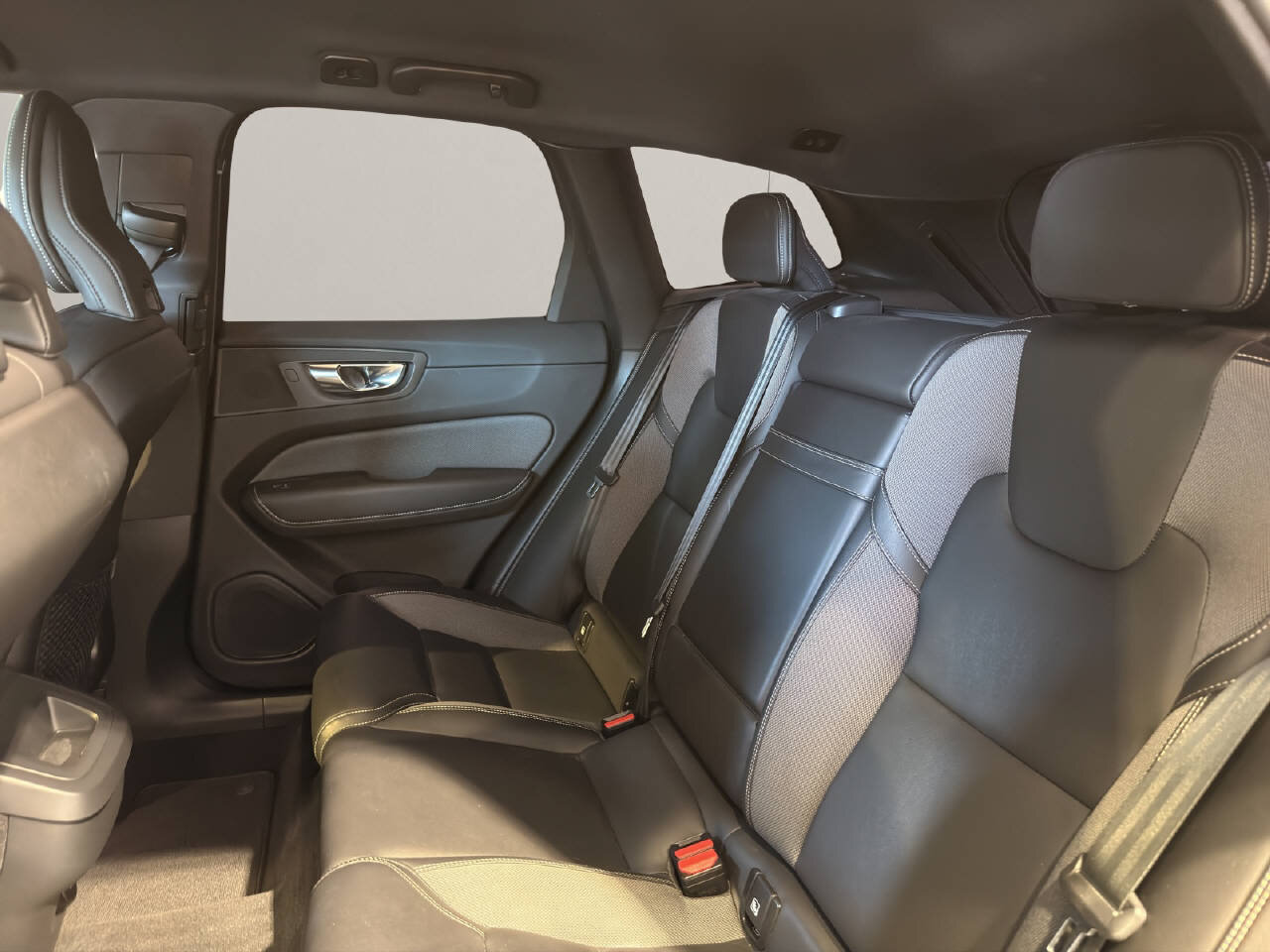 VOLVO XC60 2.0 B5 MH R-Design AWD, Mild-Hybrid Diesel/Elektro, Occasion / Gebraucht, Automatik - 6