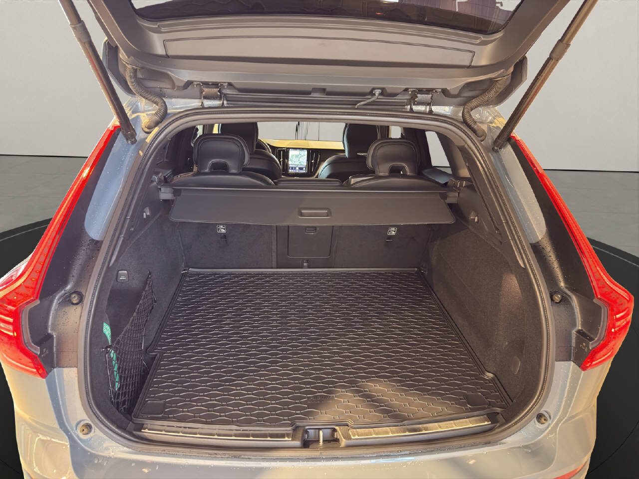 VOLVO XC60 2.0 B5 MH R-Design AWD, Mild-Hybrid Diesel/Elektro, Occasion / Gebraucht, Automatik - 7