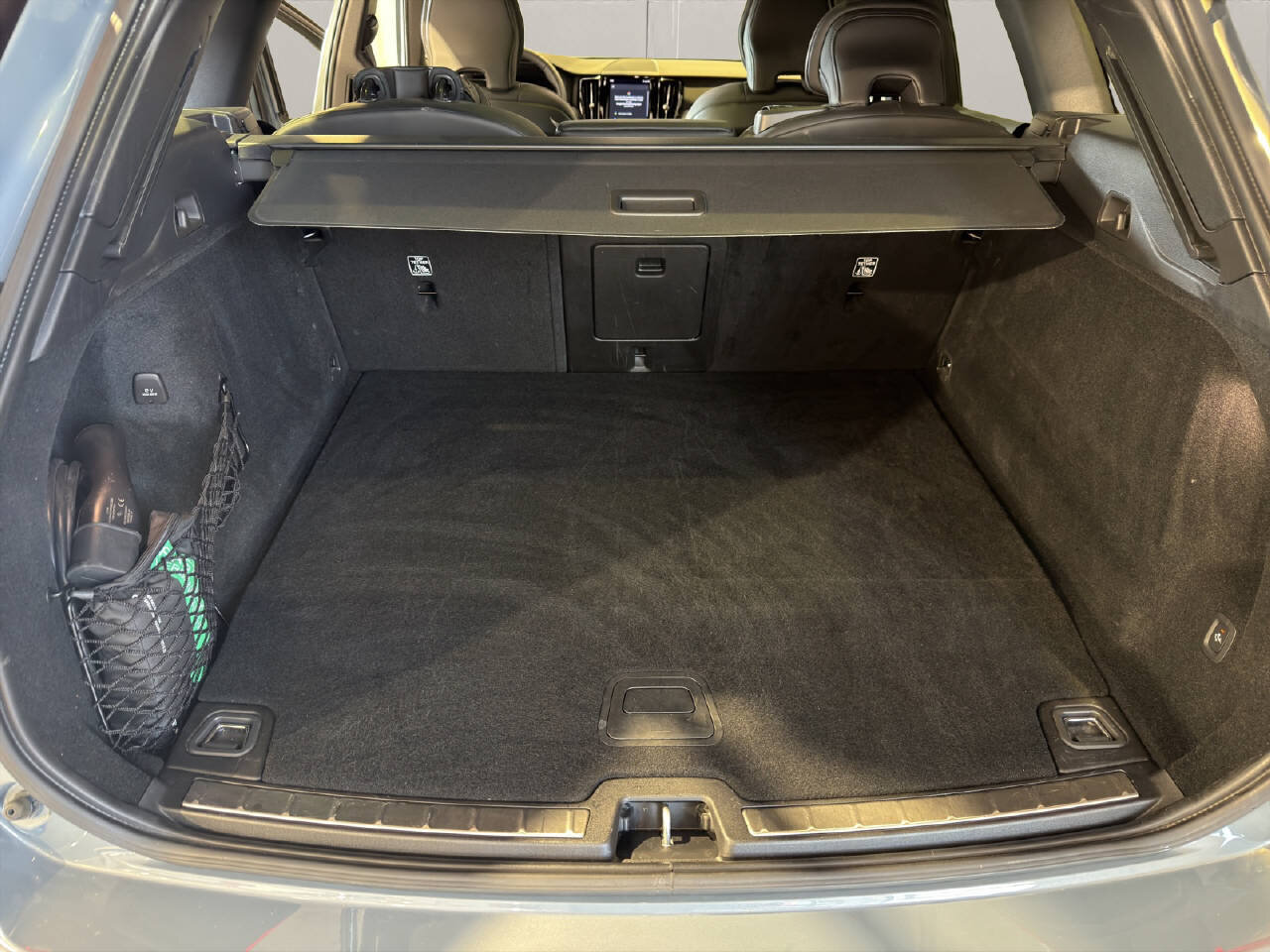 VOLVO XC60 2.0 T8 TE R-Design eAWD, Plug-in-Hybrid Benzin/Elektro, Occasion / Gebraucht, Automatik - 7