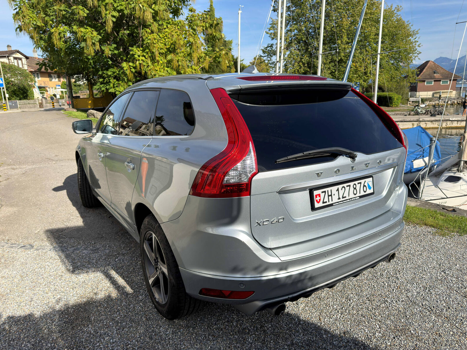 VOLVO XC60 2.4 D5 Momentum R-Design, Mild-Hybrid Benzin/Elektro, Occasion / Gebraucht, Automatik - 6