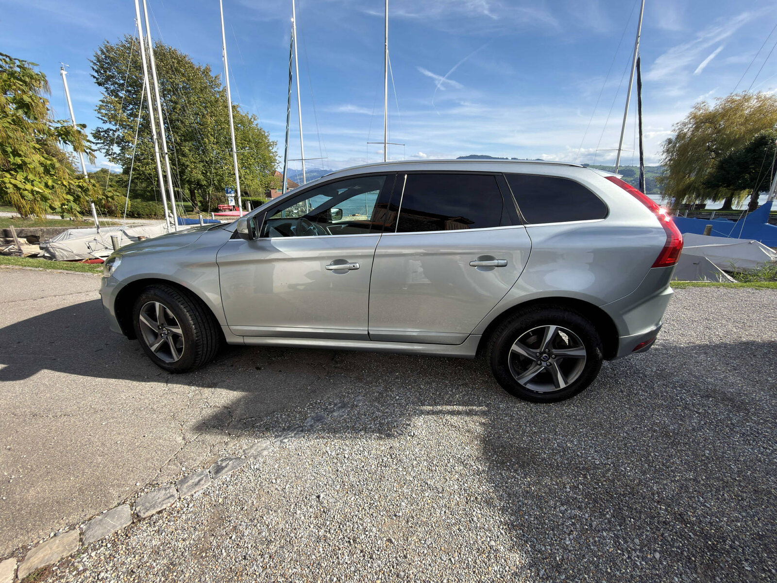 VOLVO XC60 2.4 D5 Momentum R-Design, Mild-Hybrid Benzin/Elektro, Occasion / Gebraucht, Automatik - 7