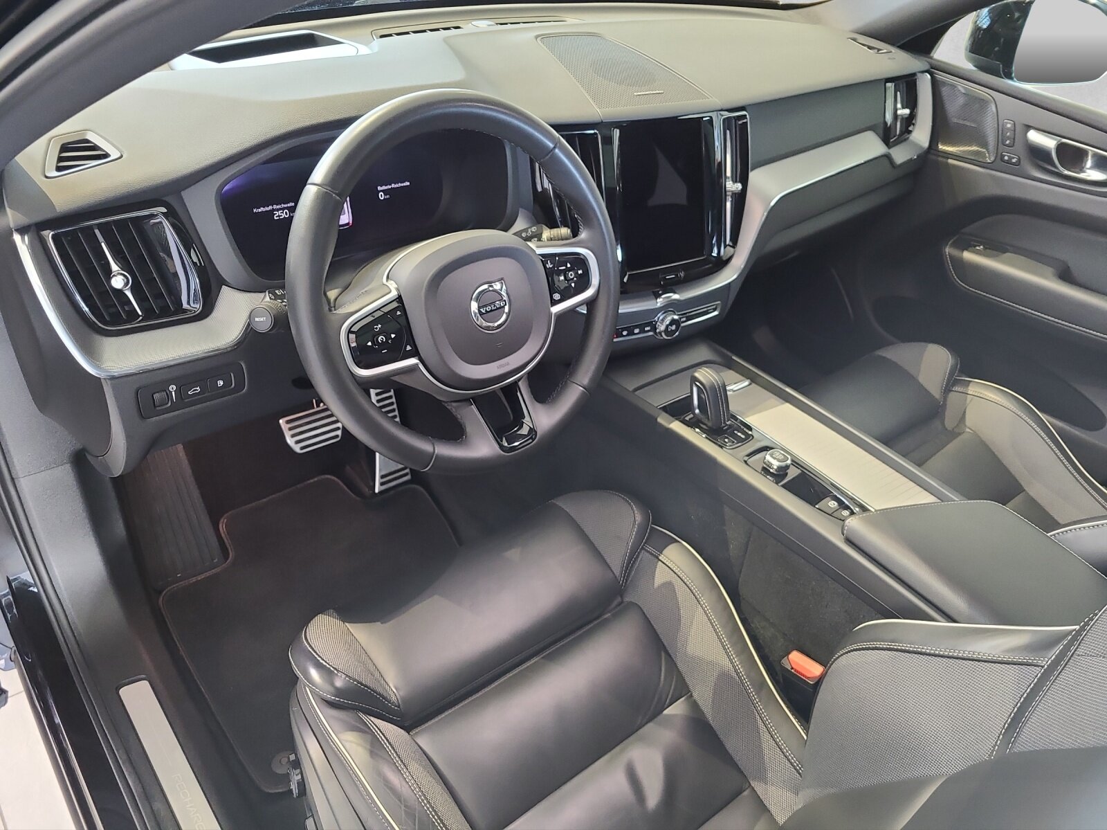 VOLVO XC60 T8 eAWD R-Design Geartronic, Plug-in-Hybrid Benzina/Elettrica, Occasioni / Usate, Automatico - 7