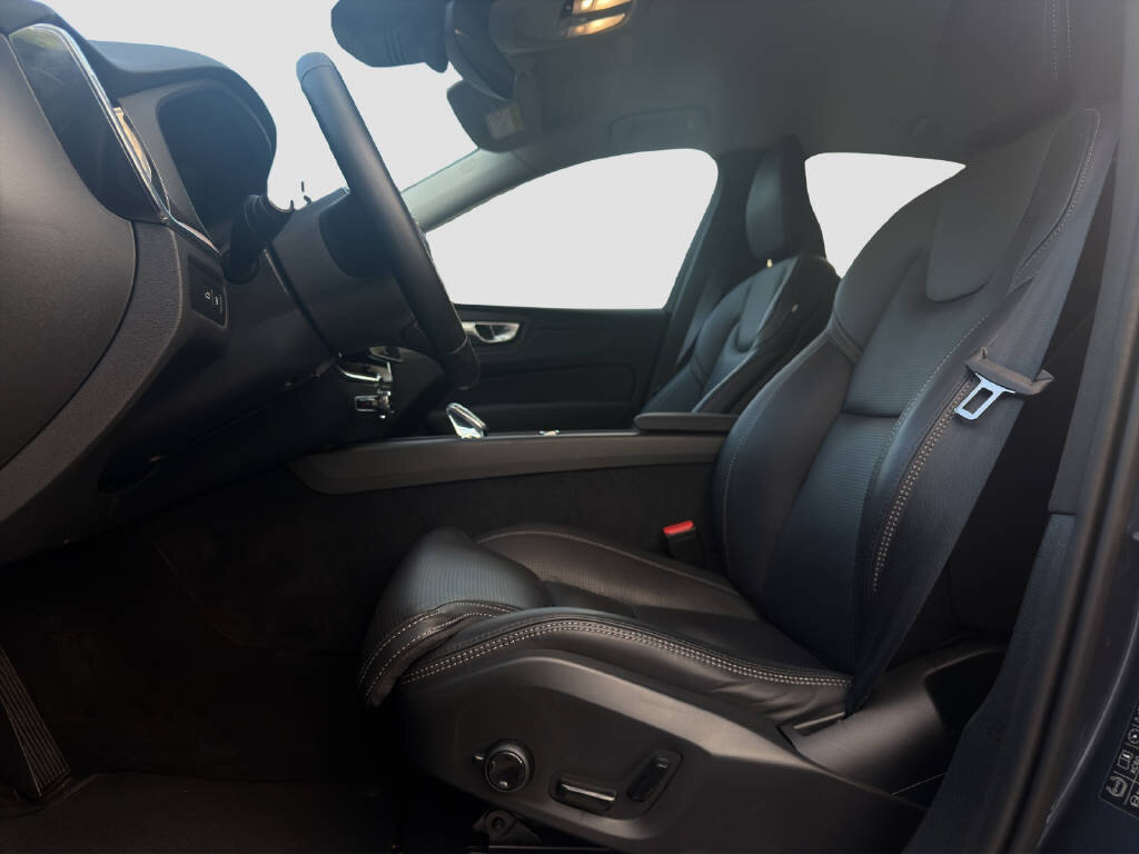 VOLVO XC60 2.0 T8 TE Plus Dark eAWD, Plug-in-Hybrid Benzin/Elektro, Occasion / Gebraucht, Automatik - 7