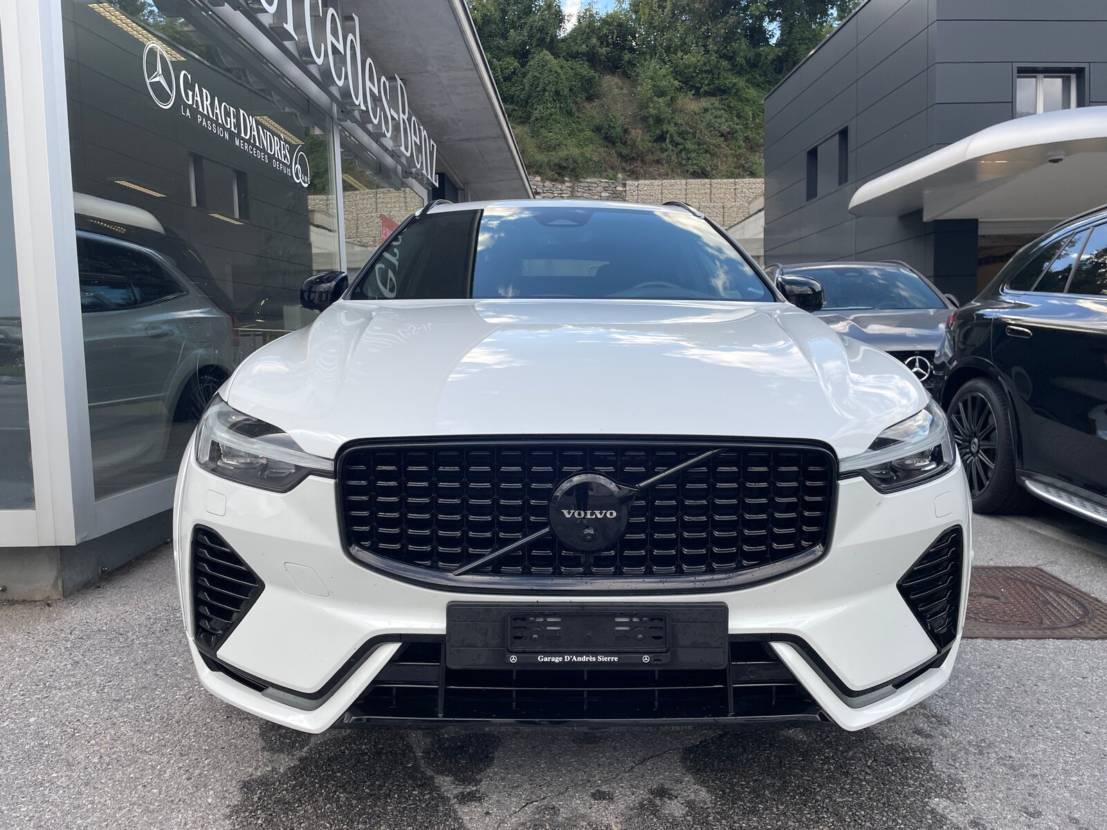 VOLVO XC60 T6 eAWD R-Design Geartronic, Plug-in-Hybrid Benzin/Elektro, Occasion / Gebraucht, Automatik - 2