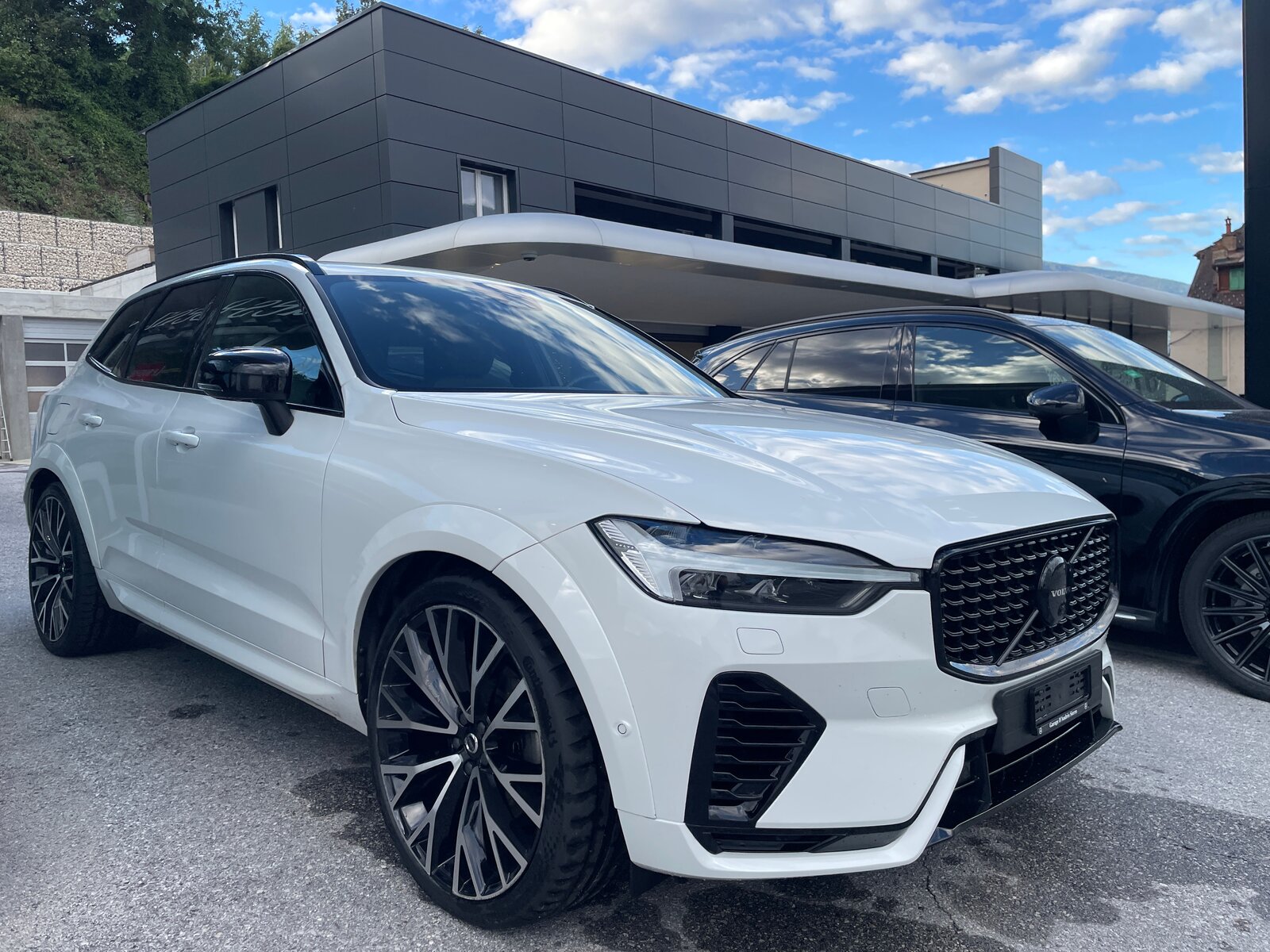VOLVO XC60 T6 eAWD R-Design Geartronic, Plug-in-Hybrid Benzin/Elektro, Occasion / Gebraucht, Automatik - 3