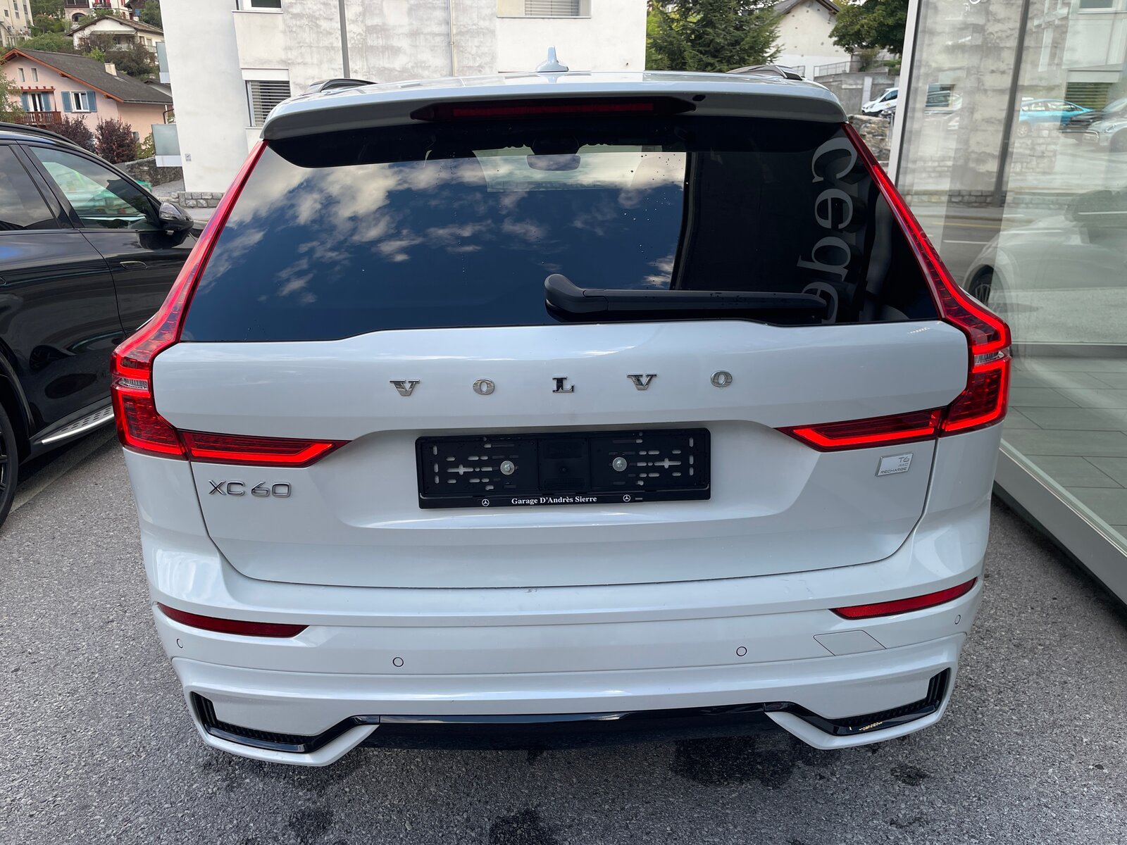 VOLVO XC60 T6 eAWD R-Design Geartronic, Plug-in-Hybrid Benzin/Elektro, Occasion / Gebraucht, Automatik - 5