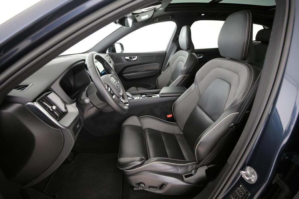 VOLVO XC60 2.0 B4 MH Plus Dark AWD, Mild-Hybrid Diesel/Electric, Second hand / Used, Automatic - 4