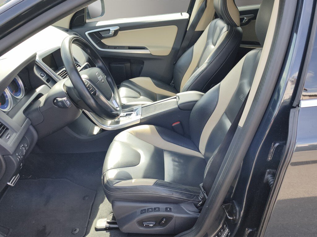 VOLVO XC60 2.4 D5 Kinetic R-Design AWD, Diesel, Second hand / Used, Automatic - 3
