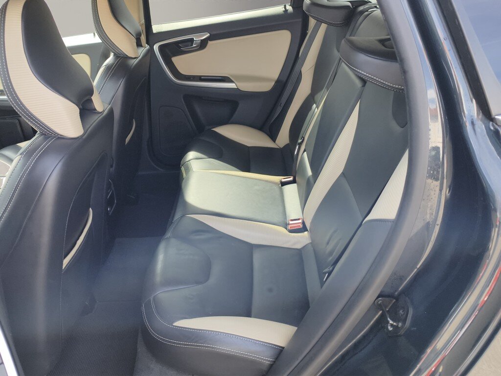 VOLVO XC60 2.4 D5 Kinetic R-Design AWD, Diesel, Second hand / Used, Automatic - 6