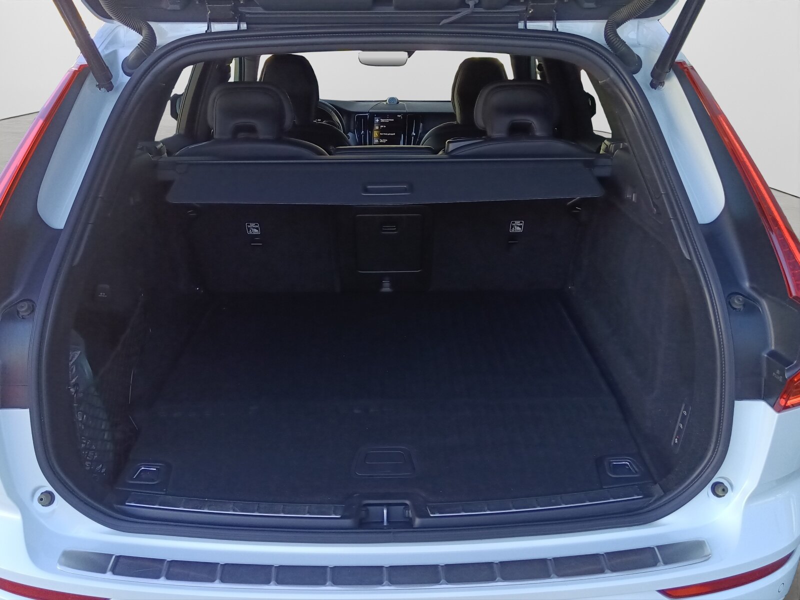 VOLVO XC60 2.0 T8 TE R-Design eAWD, Plug-in-Hybrid Benzin/Elektro, Occasion / Gebraucht, Automatik - 6