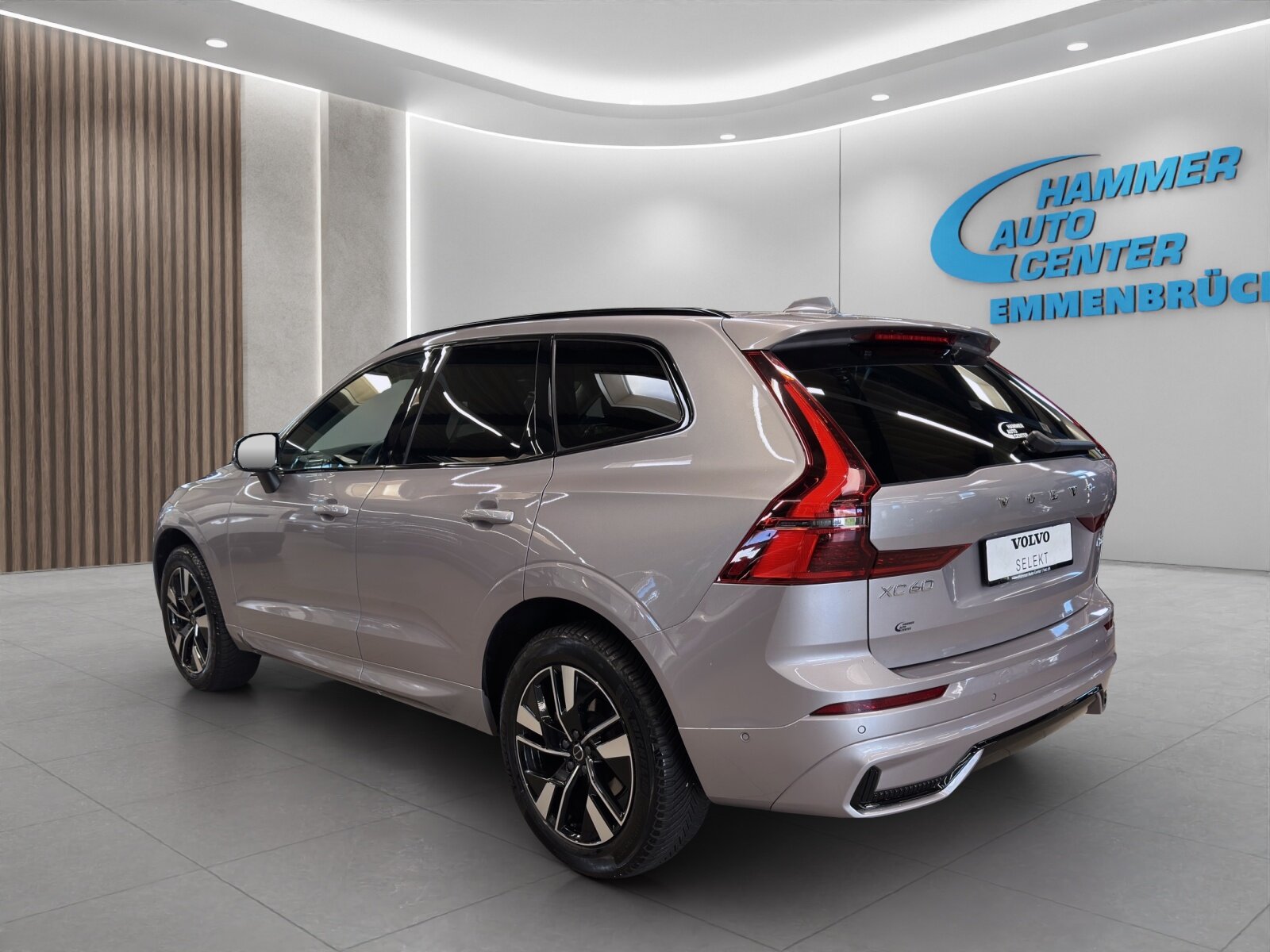 VOLVO XC60 2.0 B5 MH Plus Dark AWD, Mild-Hybrid Benzin/Elektro, Occasion / Gebraucht, Automatik - 3