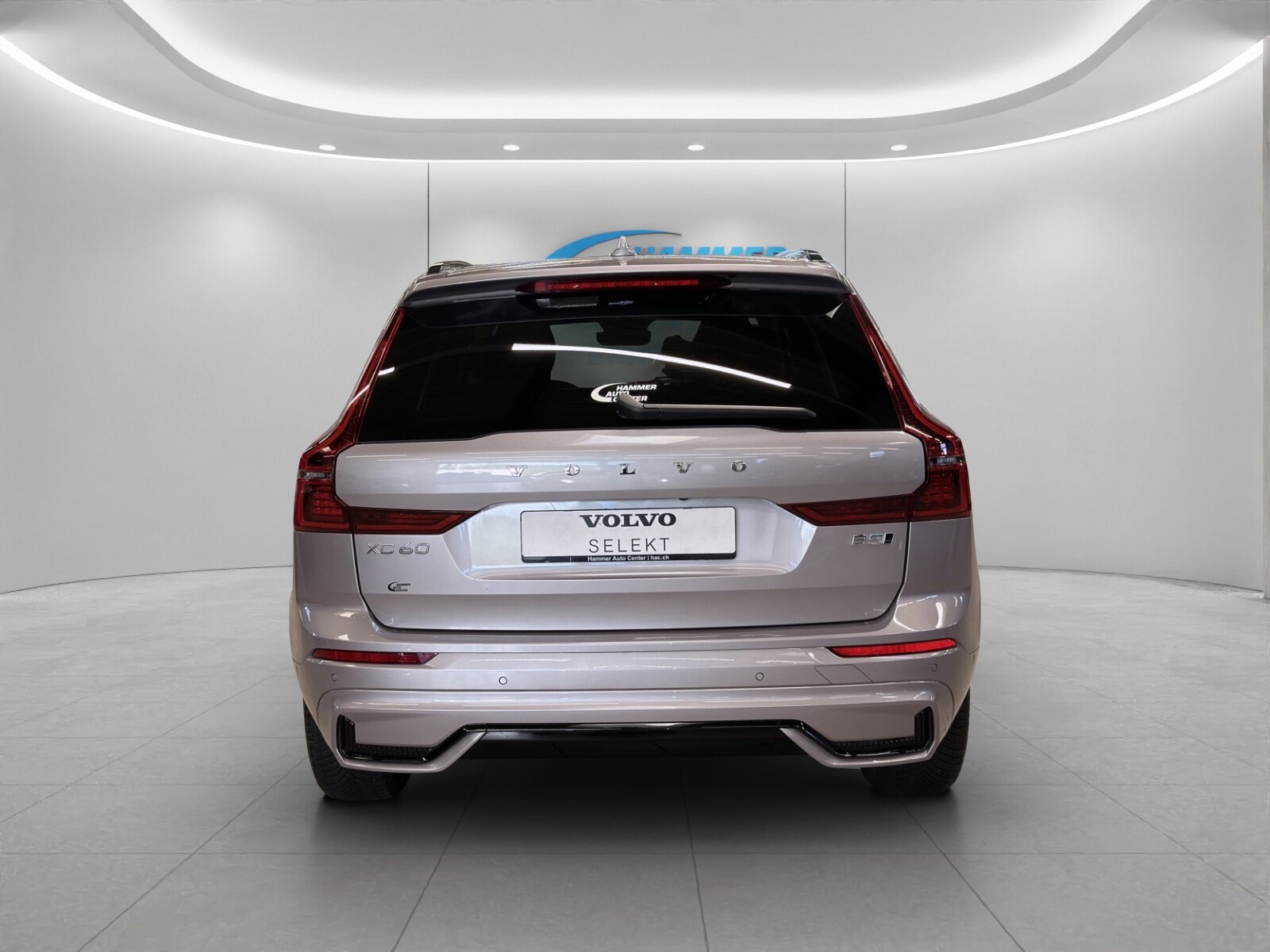 VOLVO XC60 2.0 B5 MH Plus Dark AWD, Mild-Hybrid Benzin/Elektro, Occasion / Gebraucht, Automatik - 4