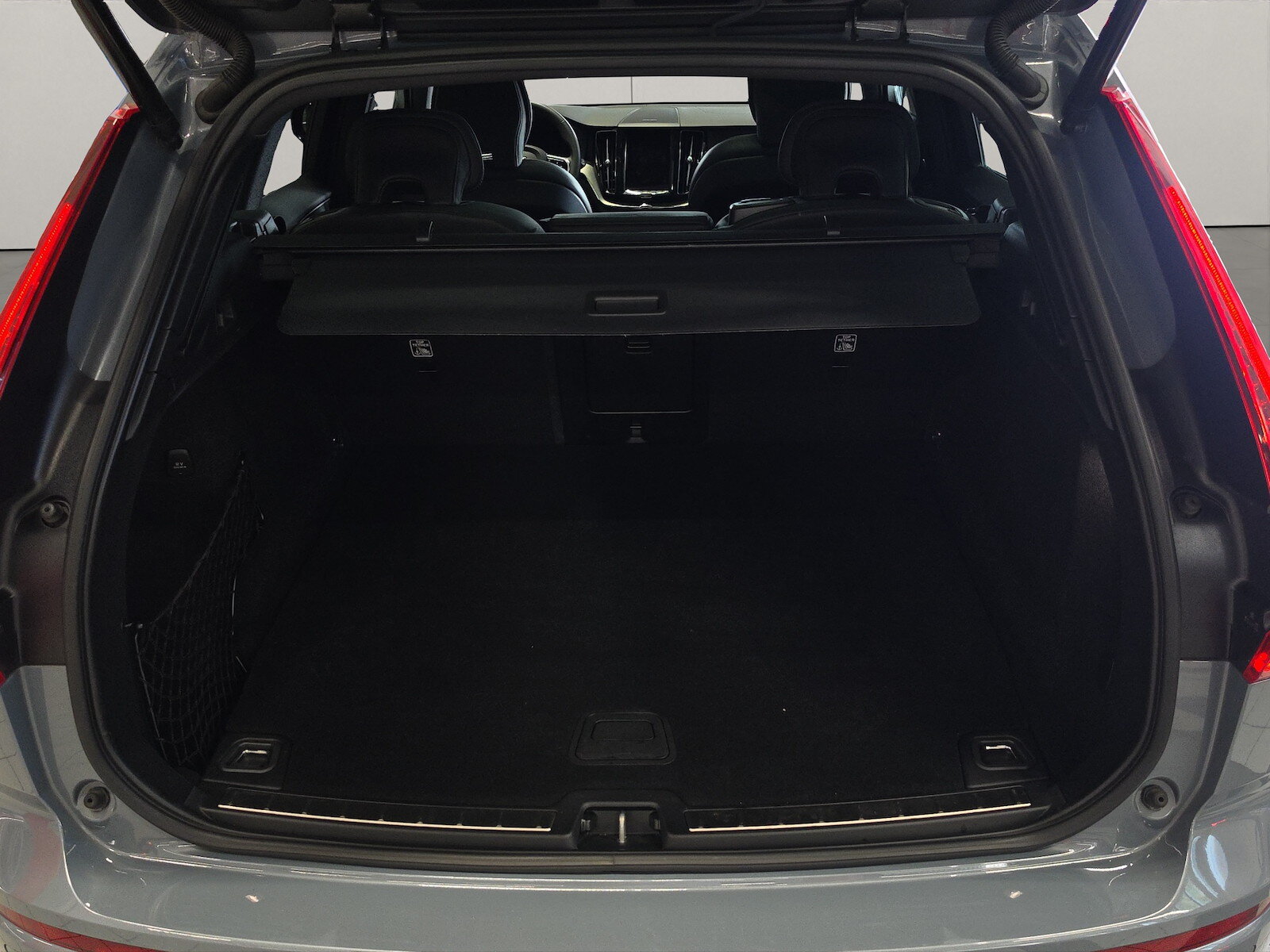 VOLVO XC60 2.0 T8 Ultimate Dark eAWD, Plug-in-Hybrid Petrol/Electric, Second hand / Used, Automatic - 6