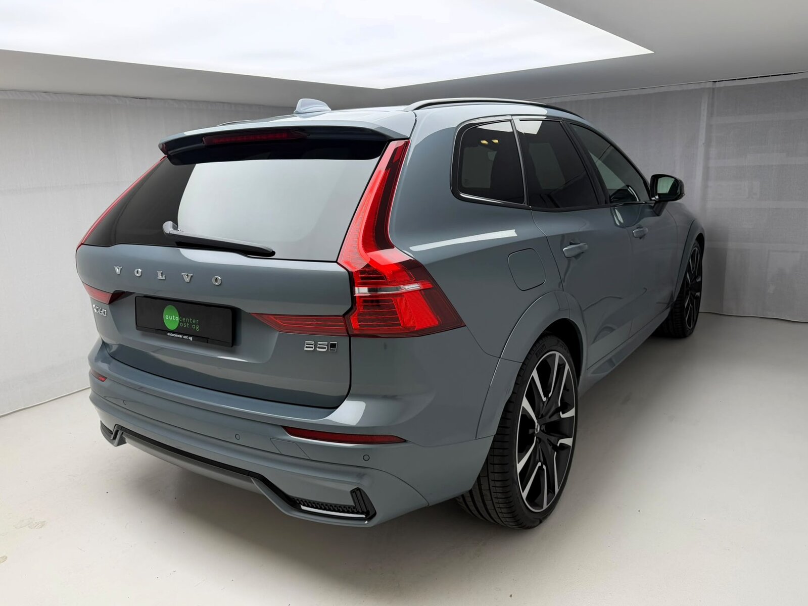 VOLVO XC60 B5 Benzin Mild Hybrid AWD Ultimate Dark Geartronic, Mild-Hybrid Petrol/Electric, Second hand / Used, Automatic - 4