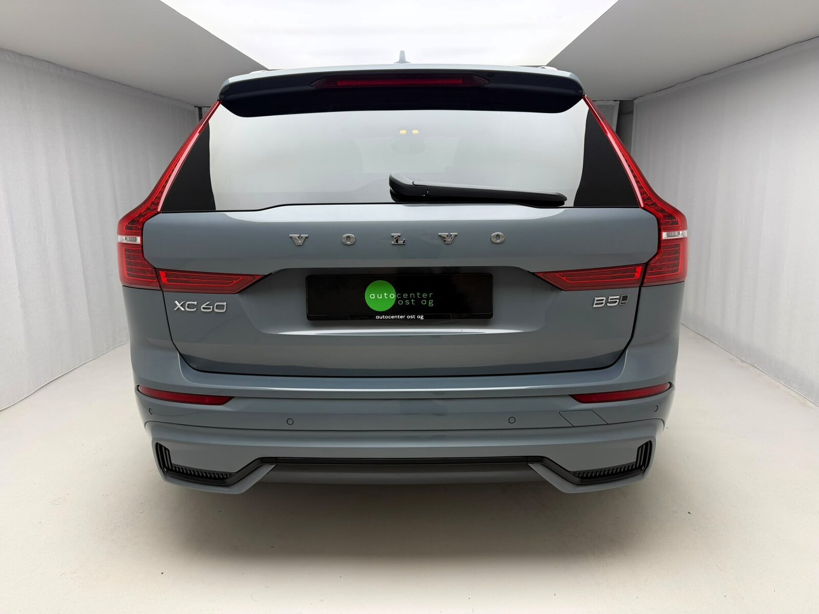 VOLVO XC60 B5 Benzin Mild Hybrid AWD Ultimate Dark Geartronic, Mild-Hybrid Petrol/Electric, Second hand / Used, Automatic - 6