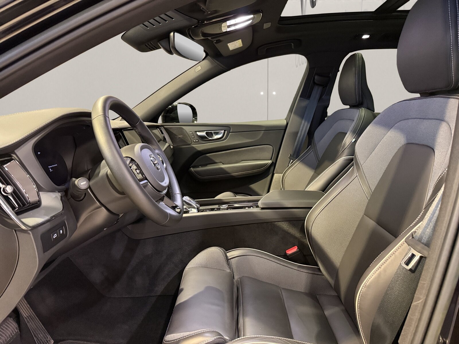 VOLVO XC60 2.0 T8 TE Ultimate Dark eAWD, Plug-in-Hybrid Petrol/Electric, Second hand / Used, Automatic - 5