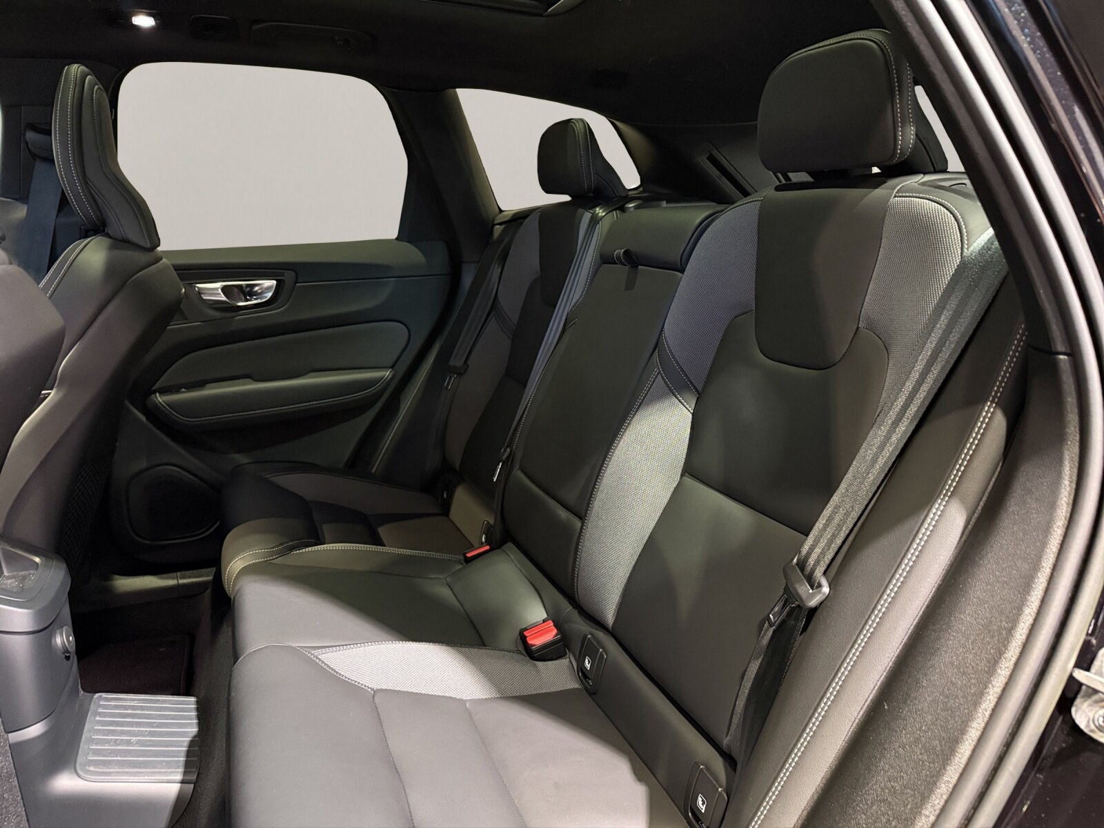 VOLVO XC60 2.0 T8 TE Ultimate Dark eAWD, Plug-in-Hybrid Petrol/Electric, Second hand / Used, Automatic - 6