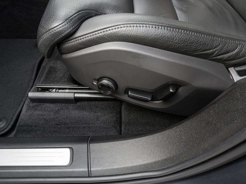 VOLVO XC60 2.0 T6 TE Plus Dark eAWD, Plug-in-Hybrid Benzin/Elektro, Occasion / Gebraucht, Automatik - 6