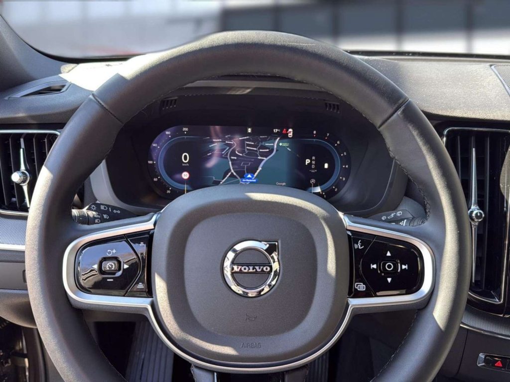 VOLVO XC60 2.0 B5 MH Plus Dark AWD, Mild-Hybrid Benzin/Elektro, Occasion / Gebraucht, Automatik - 7