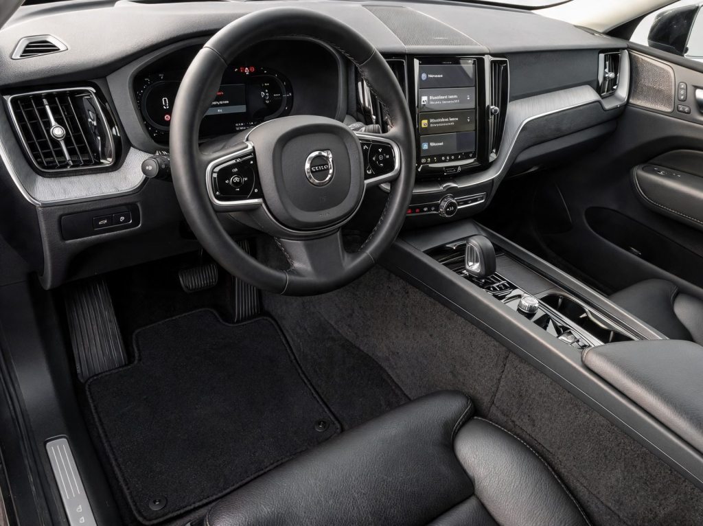 VOLVO XC60 2.0 T6 TE Plus Dark eAWD, Plug-in-Hybrid Benzin/Elektro, Occasion / Gebraucht, Automatik - 2