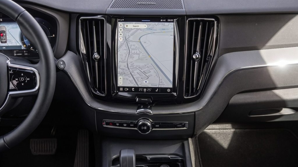 VOLVO XC60 2.0 T8 TE Plus Dark eAWD, Plug-in-Hybrid Petrol/Electric, Second hand / Used, Automatic - 2