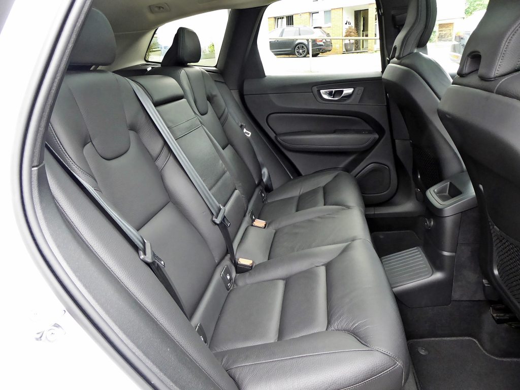 VOLVO XC60 T6 eAWD Inscr. Expression, Hybride Rechargeable Essence/Électricité, Occasion / Utilisé, Automatique - 6