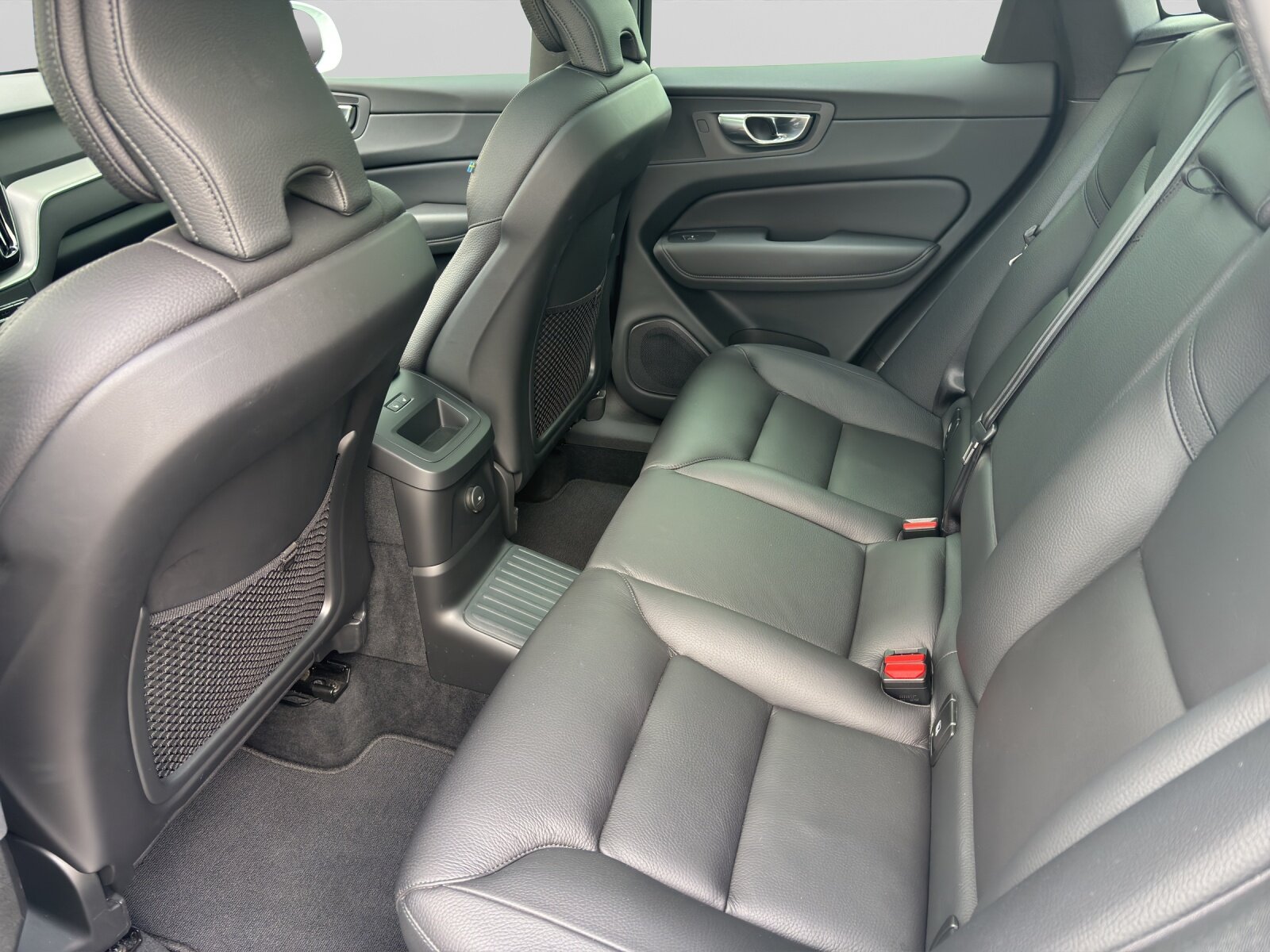 VOLVO XC60 2.0 T6 TE Core eAWD, Hybride rechargeable essence/électrique, Occasion, Automatique - 5