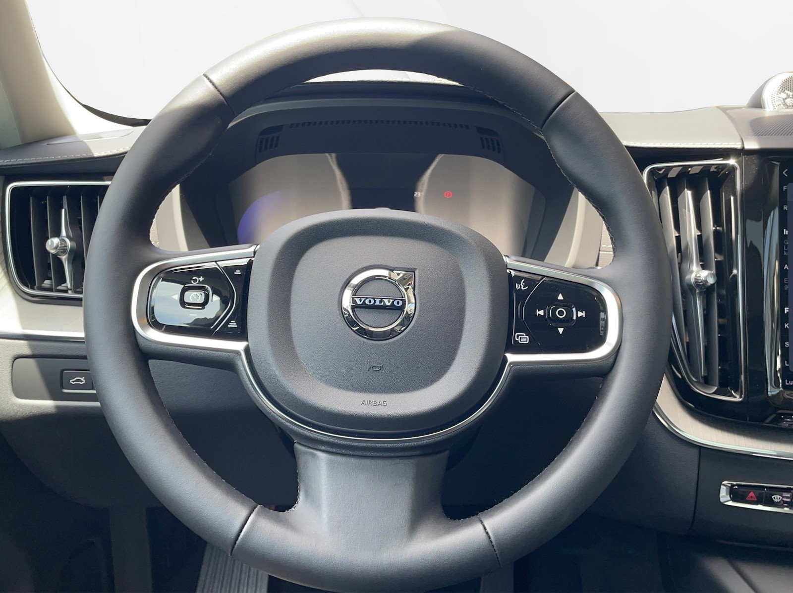 VOLVO XC60 2.0 T8 TE Ultra Bright eAWD, Plug-in-Hybrid Petrol/Electric, Ex-demonstrator, Automatic - 6