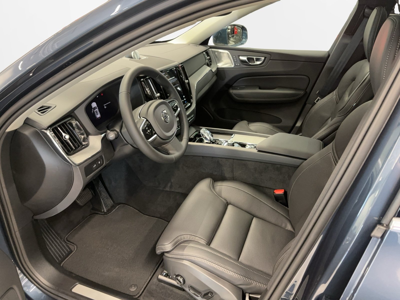 VOLVO XC60 2.0 T8 eAWD Ultra Bright Polestar Performance, Hybride Rechargeable Essence/Électricité, Voiture de démonstration, Automatique - 4