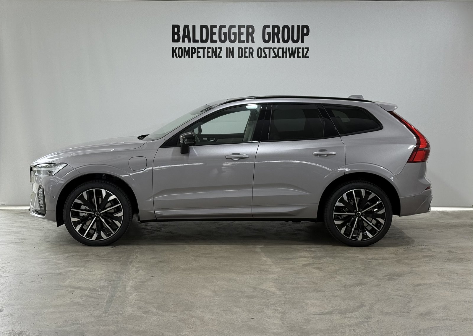VOLVO XC60 2.0 T6 TE Ultra Dark eAWD, Voll-Hybrid Benzin/Elektro, Vorführwagen, Automatik - 2