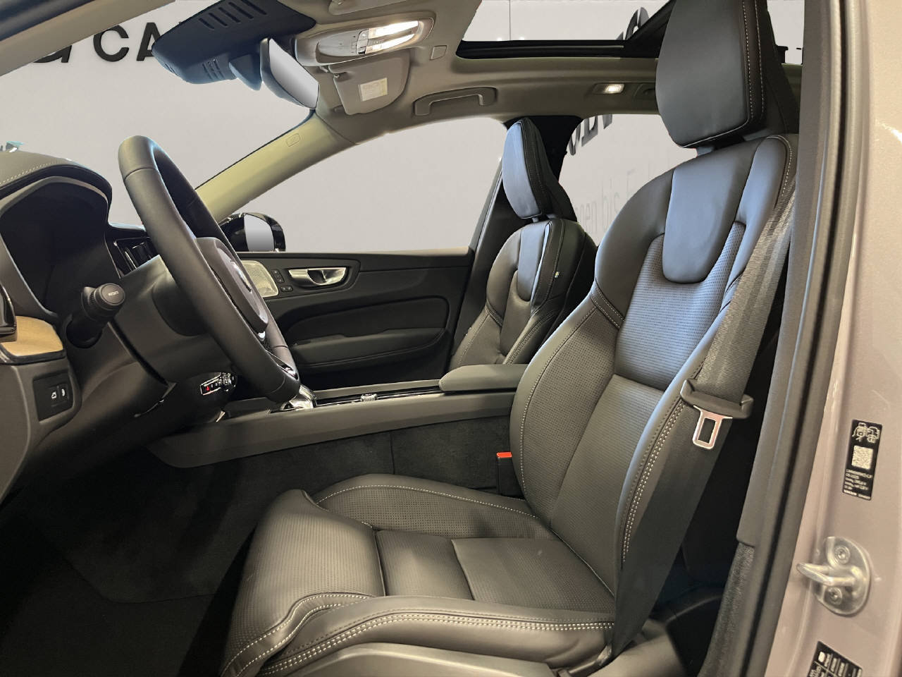 VOLVO XC60 2.0 T8 TE Ultra Dark eAWD, Hybride Rechargeable Essence/Électricité, Voiture de démonstration, Automatique - 7