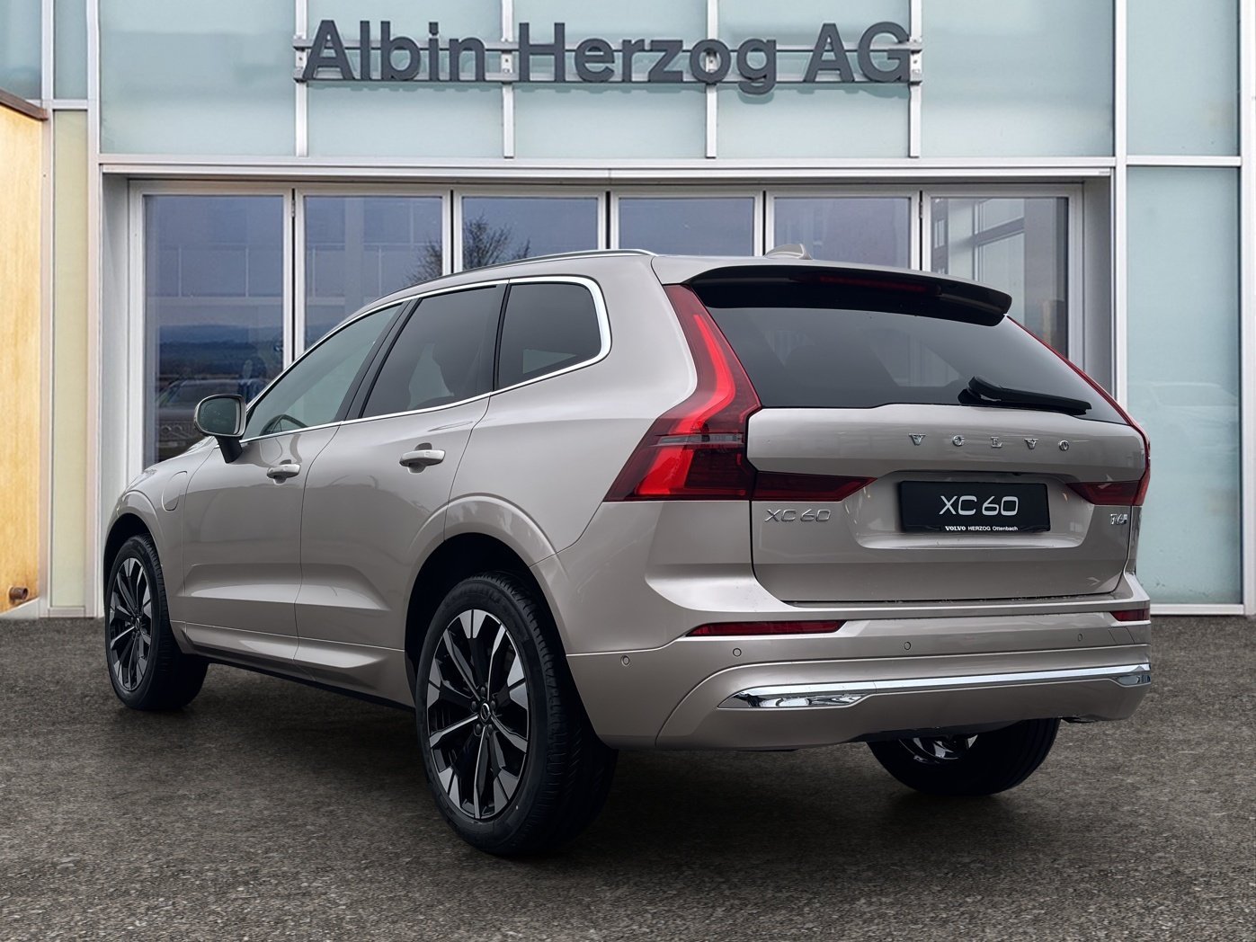VOLVO XC60 2.0 T6 TE Plus Bright eAWD, Hybride Rechargeable Essence/Électricité, Voiture de démonstration, Automatique - 4