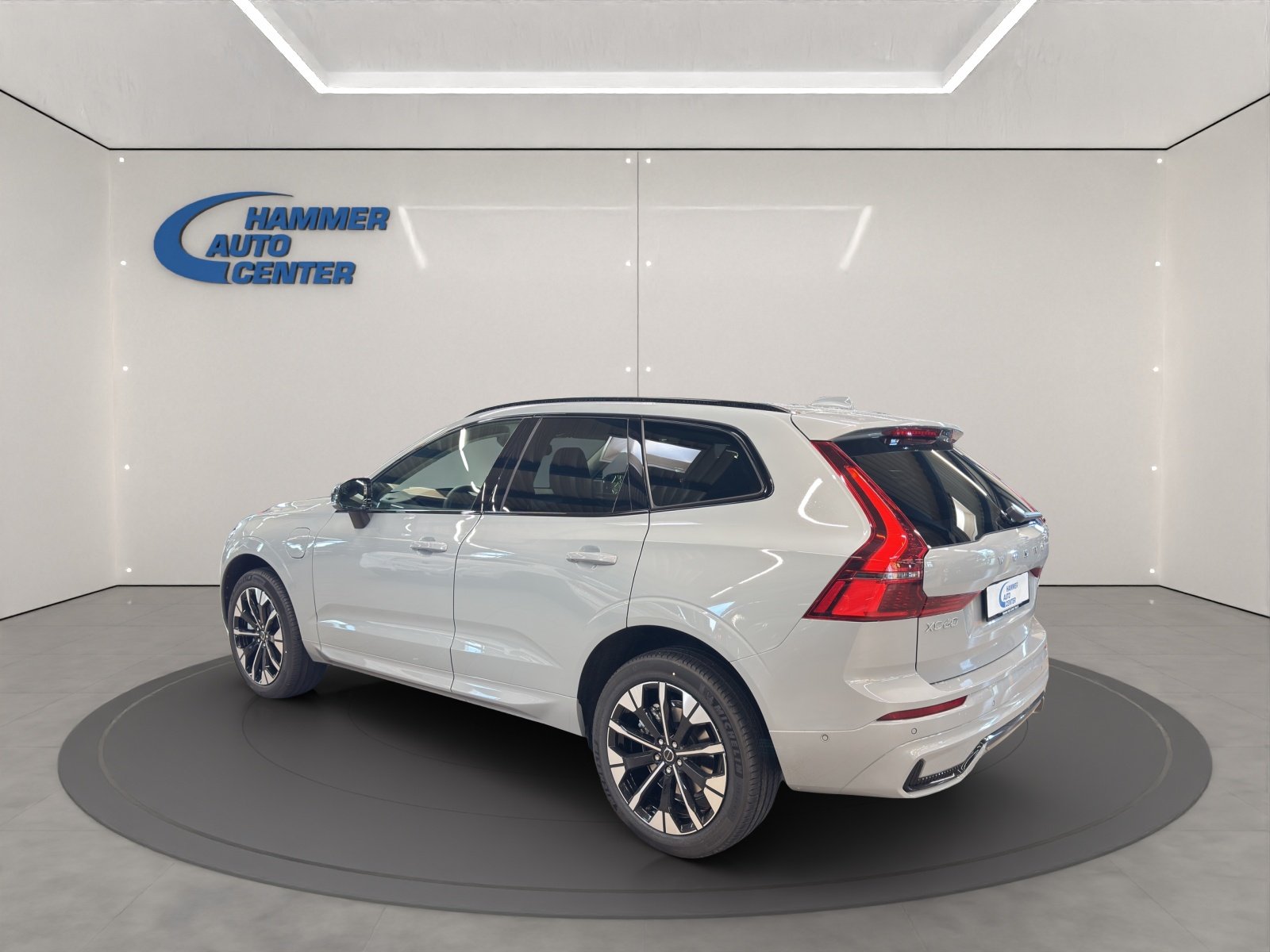 VOLVO XC60 2.0 T8 TE Ultra Dark eAWD, Hybride Rechargeable Essence/Électricité, Voiture de démonstration, Automatique - 3