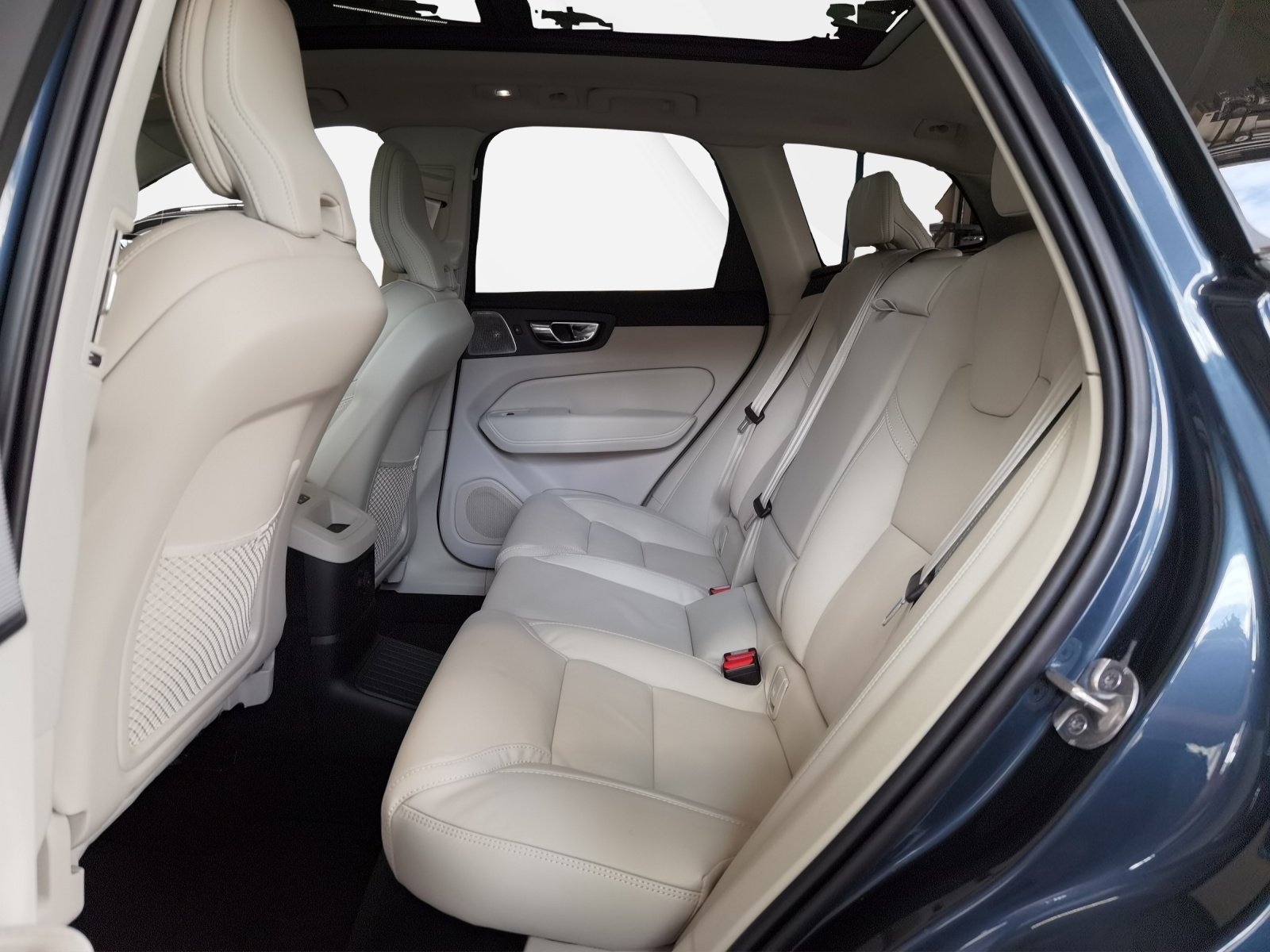 VOLVO XC60 2.0 T8 TE Ultra Bright eAWD, Hybride Rechargeable Essence/Électricité, Voiture de démonstration, Automatique - 5