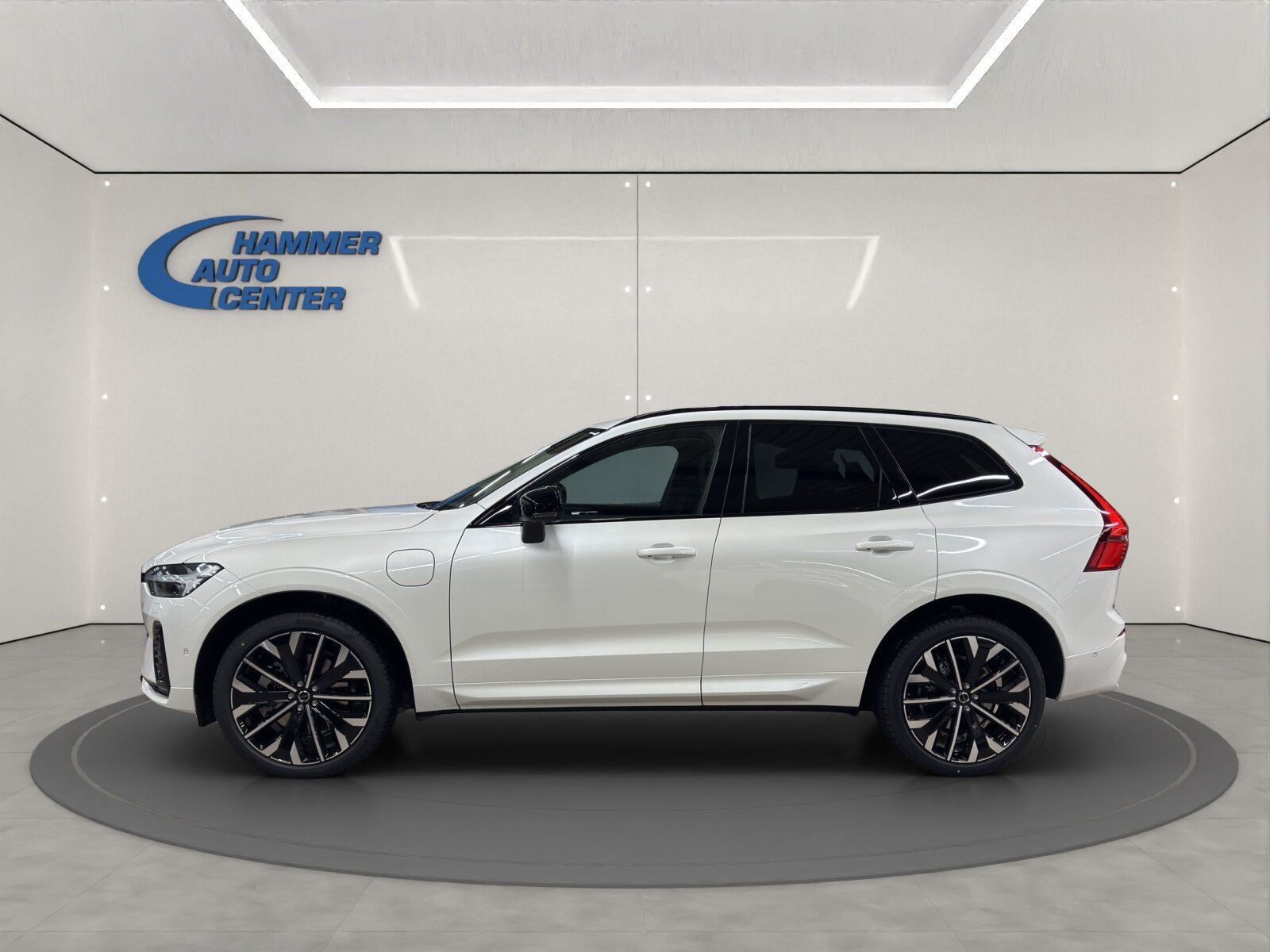 VOLVO XC60 2.0 T8 TE Ultra Dark eAWD, Hybride Rechargeable Essence/Électricité, Voiture de démonstration, Automatique - 2