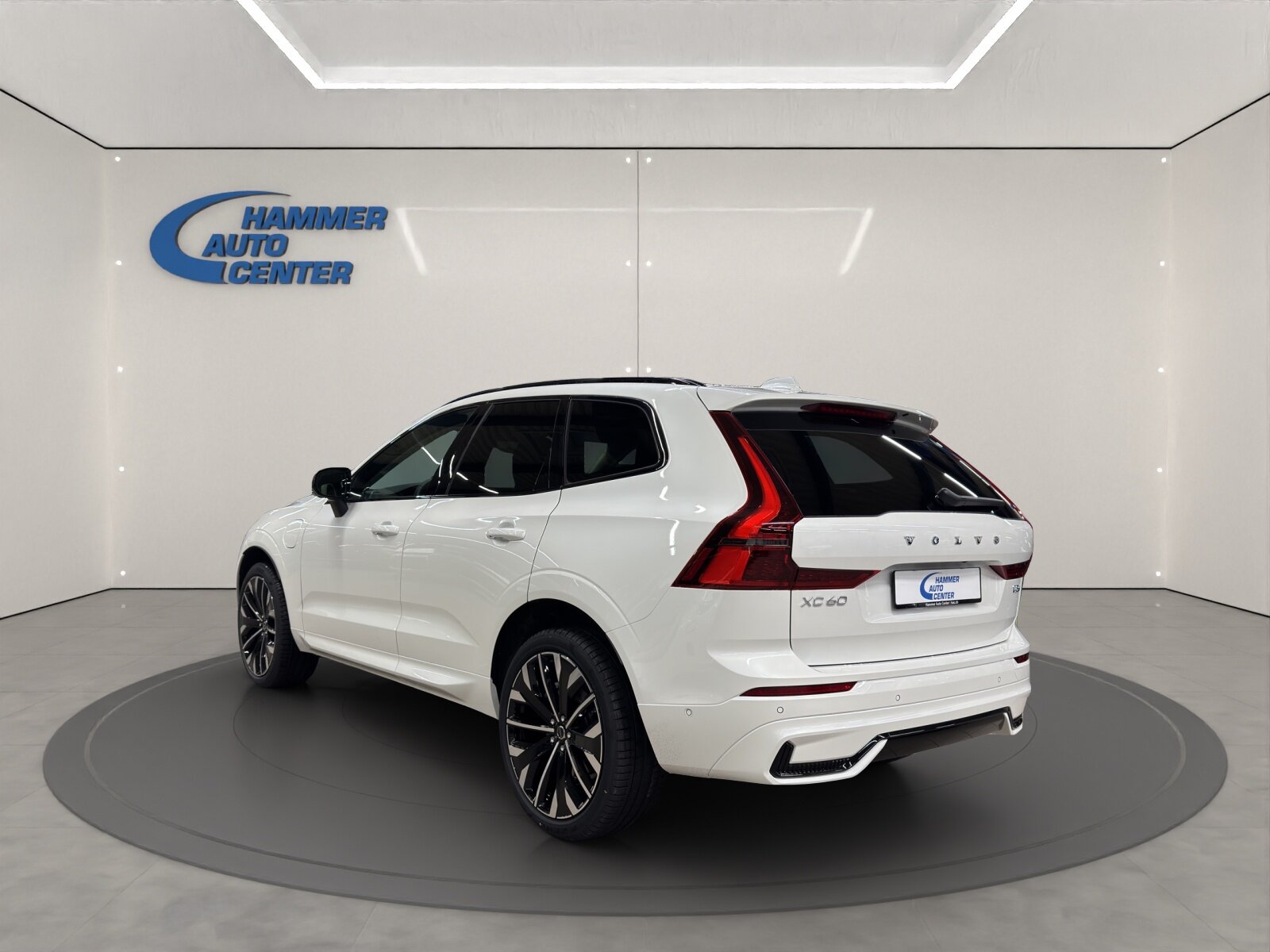 VOLVO XC60 2.0 T8 TE Ultra Dark eAWD, Hybride Rechargeable Essence/Électricité, Voiture de démonstration, Automatique - 3