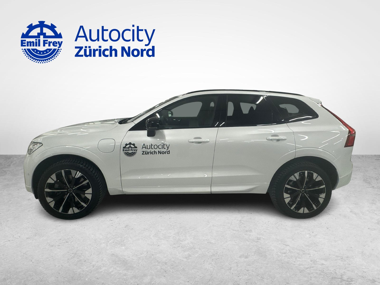 VOLVO XC60 2.0 T6 TE Black Edition eAWD, Plug-in-Hybrid Benzin/Elektro, Vorführwagen, Automatik - 2