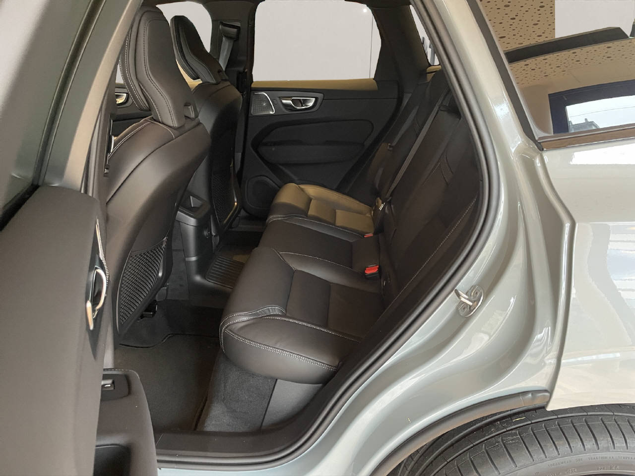 VOLVO XC60 2.0 T8 TE Black Edition eAWD, Hybride Rechargeable Essence/Électricité, Voiture de démonstration, Automatique - 7