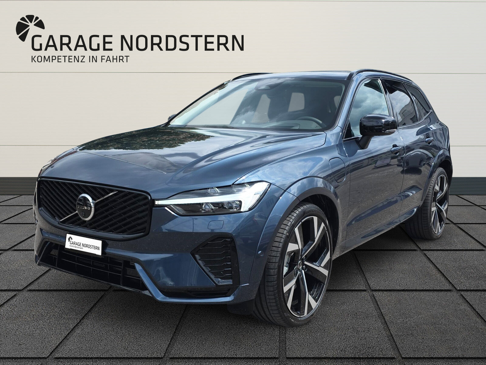 VOLVO XC60 2.0 T6 TE Ultra Dark eAWD, Plug-in-Hybrid Petrol/Electric, Ex-demonstrator, Automatic