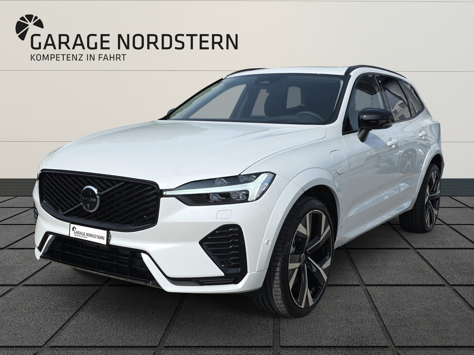 VOLVO XC60 2.0 T6 TE Ultra Dark eAWD, Hybride Rechargeable Essence/Électricité, Voiture de démonstration, Automatique