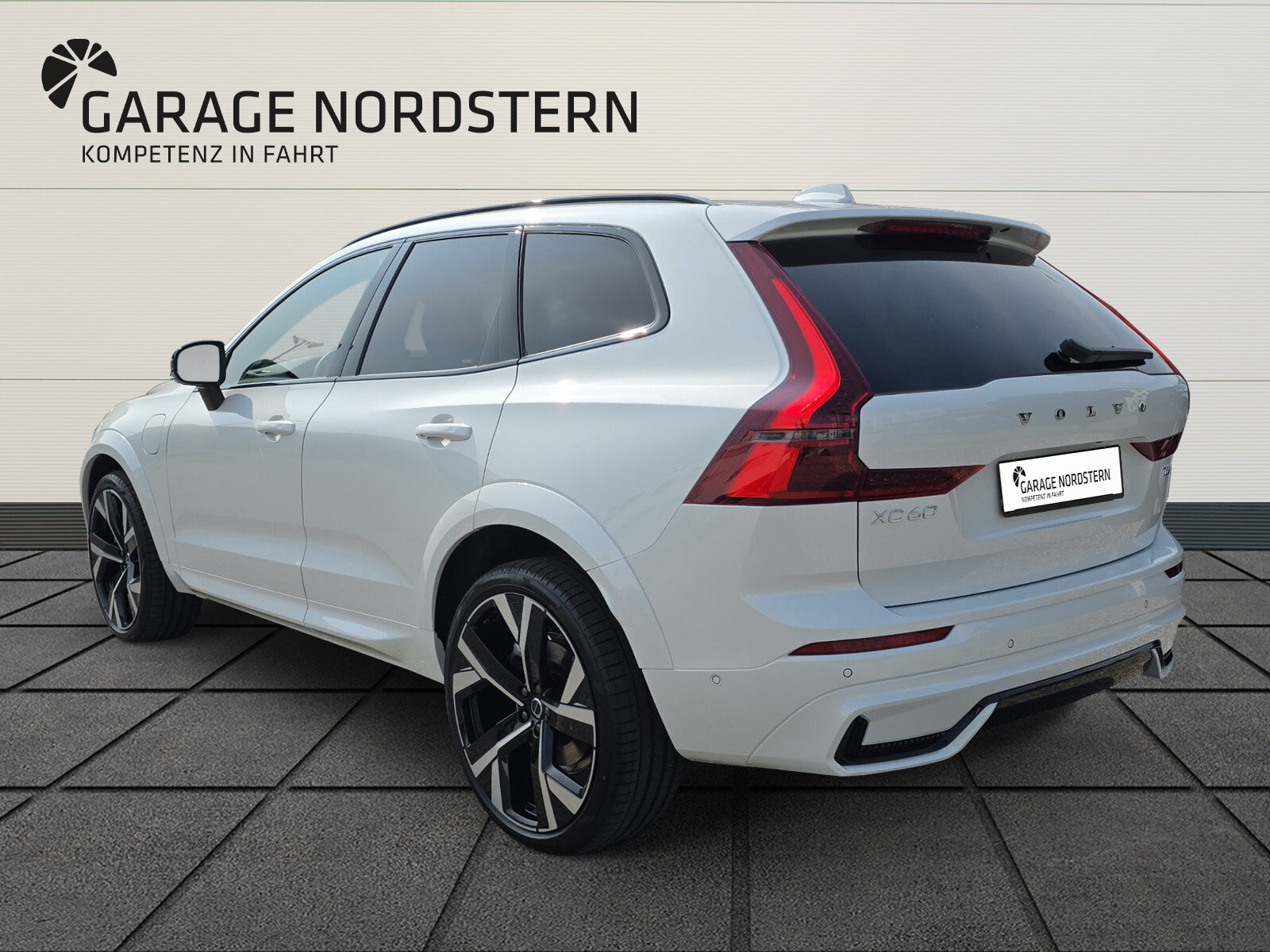 VOLVO XC60 2.0 T6 TE Ultra Dark eAWD, Hybride Rechargeable Essence/Électricité, Voiture de démonstration, Automatique - 4