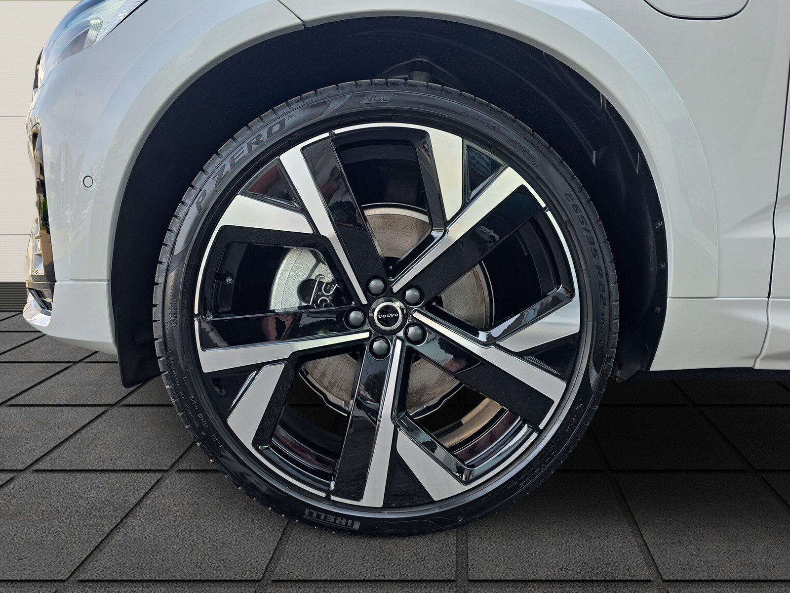 VOLVO XC60 2.0 T6 TE Ultra Dark eAWD, Hybride Rechargeable Essence/Électricité, Voiture de démonstration, Automatique - 6