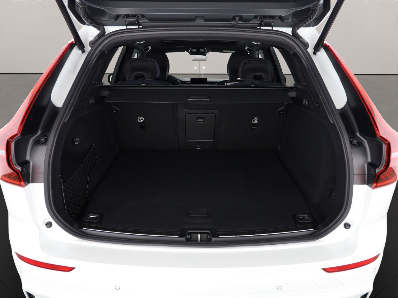 VOLVO XC60 2.0 T6 TE Ultra Dark eAWD, Petrol, Ex-demonstrator, Automatic - 4