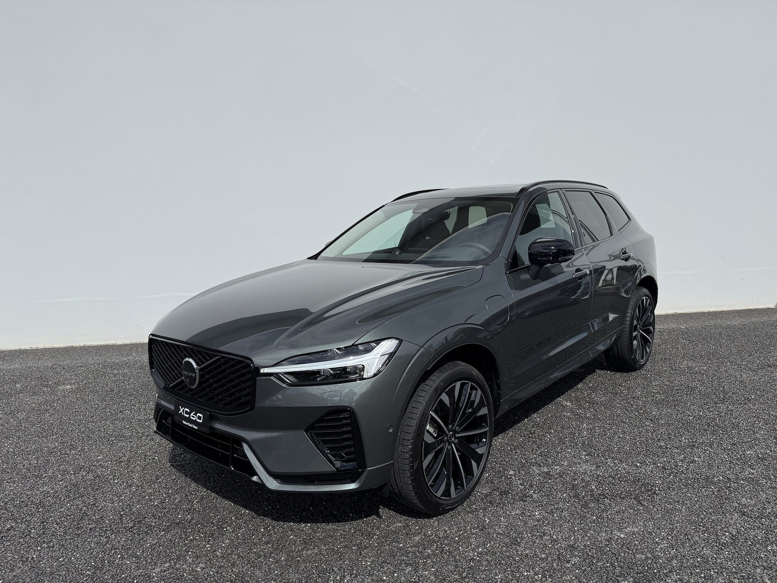 VOLVO XC60 2.0 T6 TE Ultra Dark eAWD