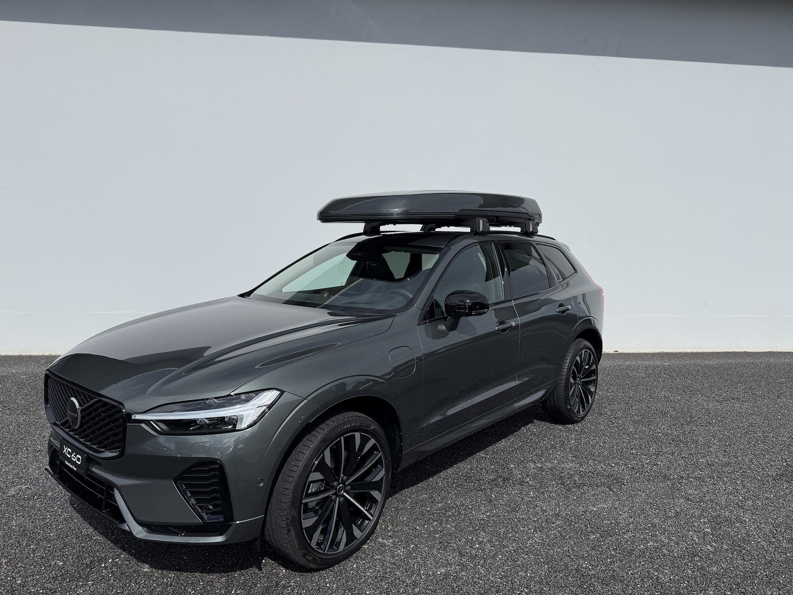 VOLVO XC60 2.0 T6 TE Ultra Dark eAWD, Plug-in-Hybrid Benzin/Elektro, Vorführwagen, Automatik - 2