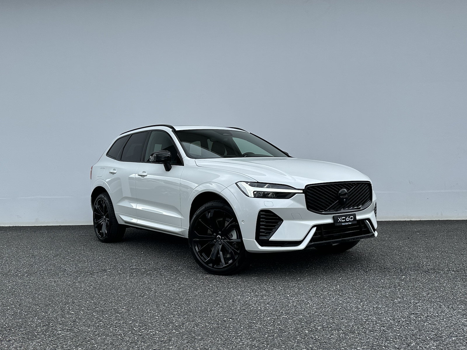 VOLVO XC60 2.0 T8 TE Black Edition eAWD, Hybride Rechargeable Essence/Électricité, Voiture de démonstration, Automatique - 3
